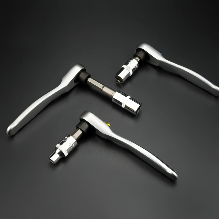 ミニマルチドライバー – コンパクトで、正確で、常に手の届くところに