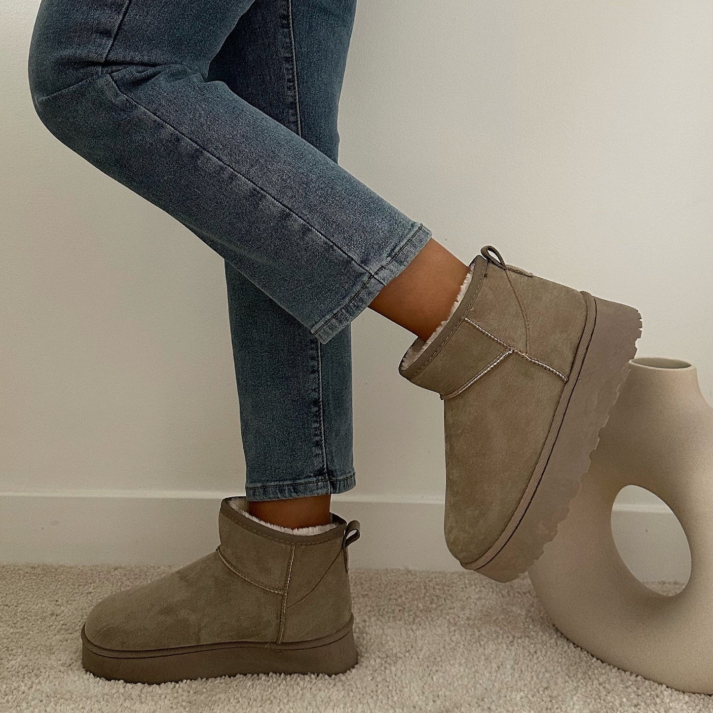 Botine confortabile și stilate pentru o plimbare fără oboseală