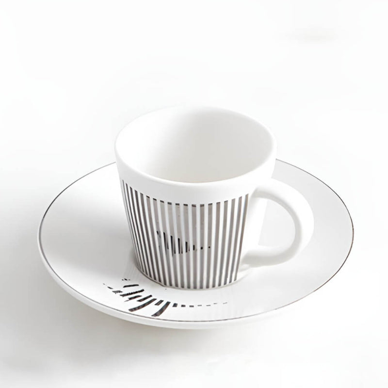 Un café stylé avec une tasse qui dévoile un secret