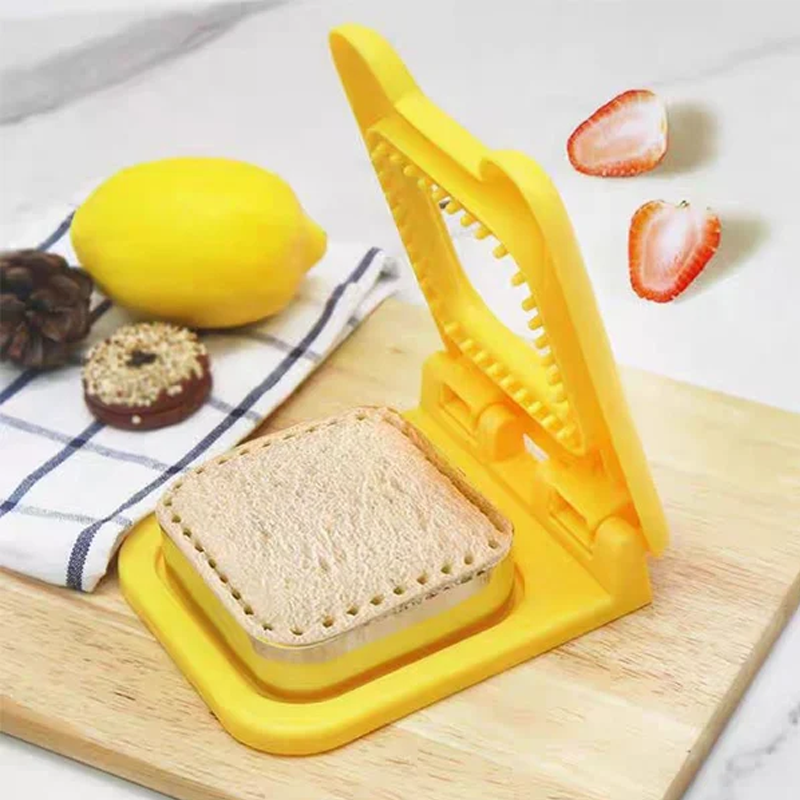 Device for cutting and sealing your homemade sandwiches (x3) 