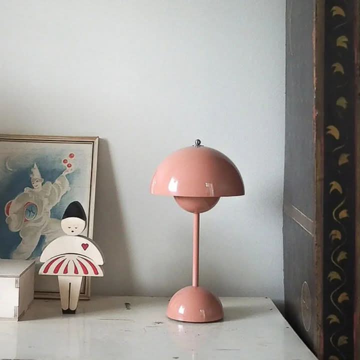 Moderne LED tafellamp, draadloos en dimbaar 